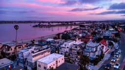 NEW Stylish Bay View Getaway+Parking+Steps to Beach!