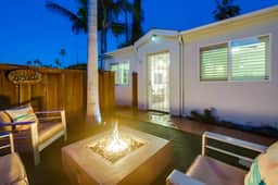 PB Cottage w/ Parking + Hot Tub + Firepit + Surfboard