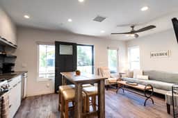 NEW Charming Beach House + Bikes + Parking