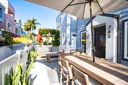 NEW Charming Beach House + Bikes + Parking