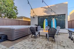 Amazing 5-Bedroom Bay View House W/ HUGE Jacuzzi + Fire Pit + Paddle Boards