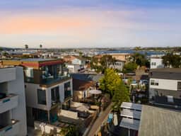 Modern Oceanview Penthouse 3Bed + Parking