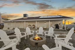 Lux Fun Oasis: Pool+Hot Tub+Pickleball & Game Room