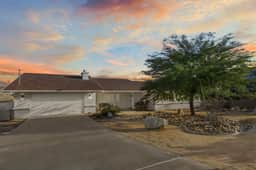 Lux Fun Oasis: Pool+Hot Tub+Pickleball & Game Room