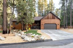 NEW Lazy Bear Game Cabin + Hot Tub + Pool Table