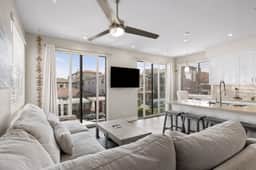 NEW Modern Ocean View Home + Free Parking