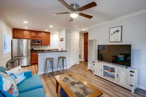 PB Cottage w/ Parking + Hot Tub + Firepit + Surfboard