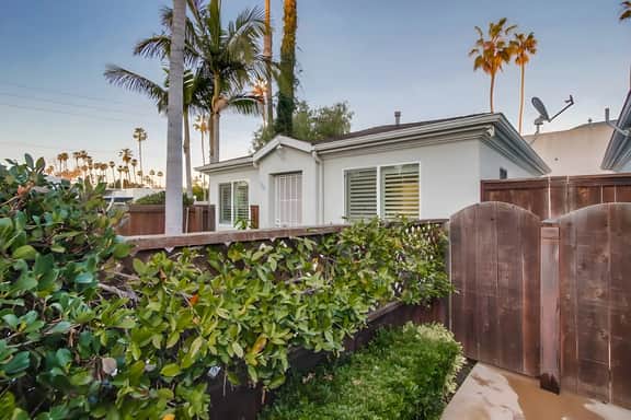 PB Cottage w/ Parking + Hot Tub + Firepit + Surfboard