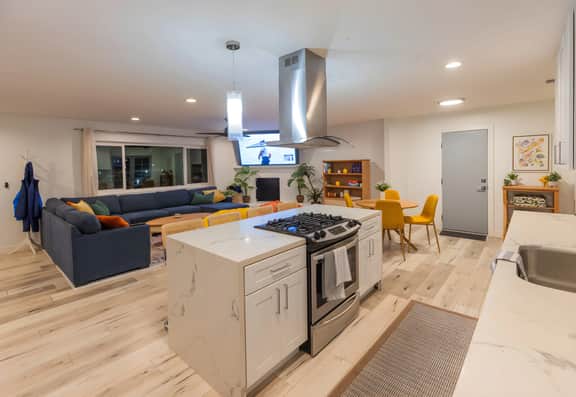 LEGO Home + Pool/Jacuzzi + Putting Green