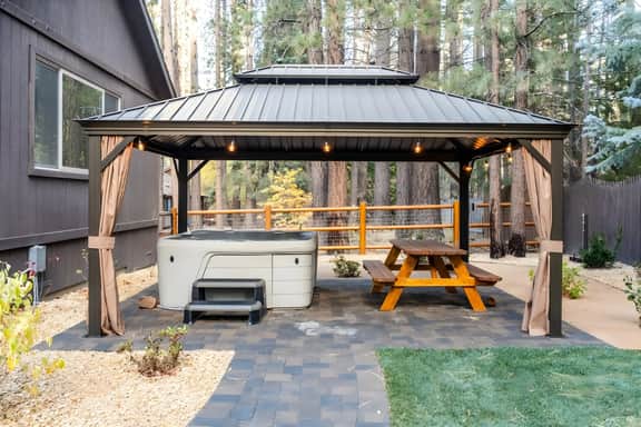 NEW Lazy Bear Game Cabin + Hot Tub + Pool Table