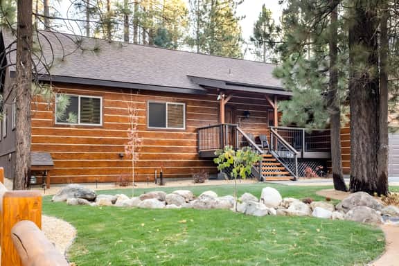 NEW Lazy Bear Game Cabin + Hot Tub + Pool Table