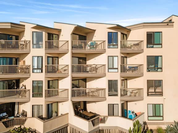 NEW 2 BDR Oceanfront Condo w/ Panoramic Views