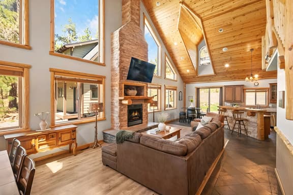 Cozy Big Bear Hideout Retreat + Game Room
