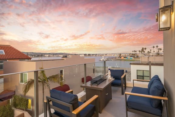 Luxury Meets Beach | Stunning Bay Views | Hot Tub | Fire Pit