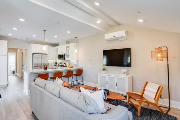 Luxury 3BR Beach Home |Walk to Ocean/Bay | Beach Toys