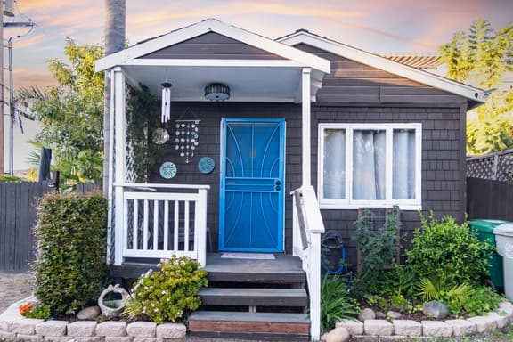 Vintage Beach Cottage Suite w/ Private Patio